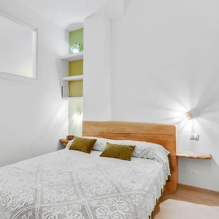 Guesthost - Madame Fully Equipped Барі