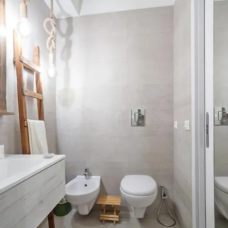 Guesthost - Madame Fully Equipped Appartement