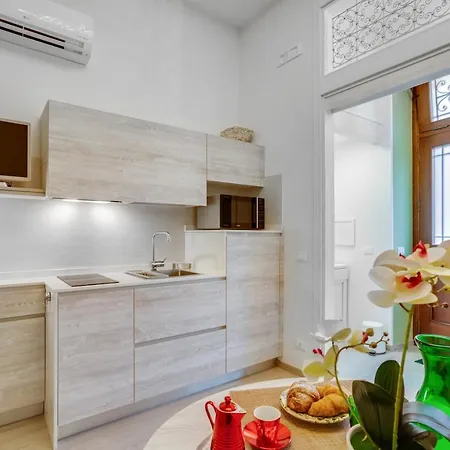 Guesthost - Madame Fully Equipped Appartement Bari