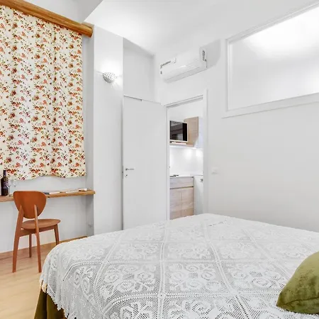 Guesthost - Madame Fully Equipped Appartement