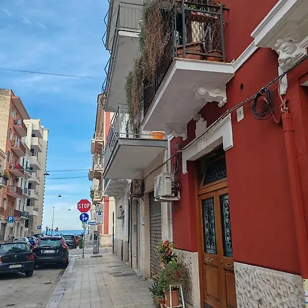 Guesthost - Madame Fully Equipped