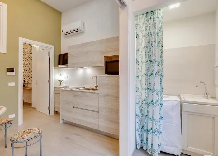 Guesthost - Madame Fully Equipped