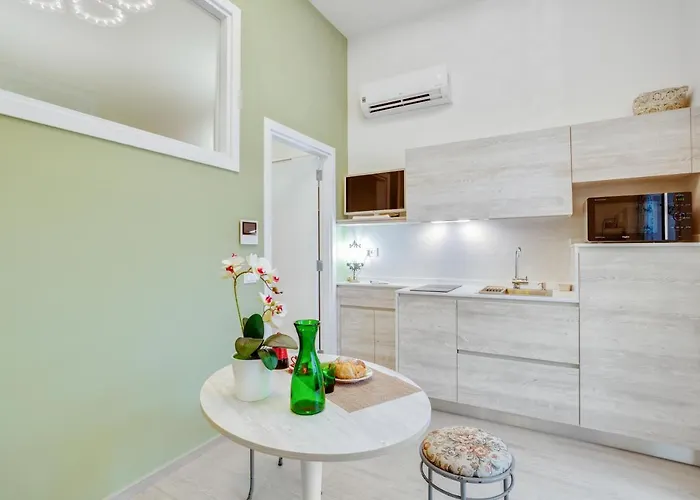 Guesthost - Madame Fully Equipped Appartement Bari