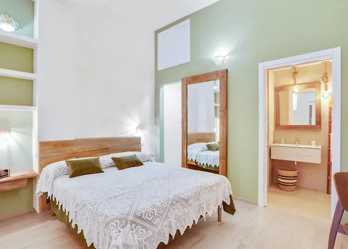 Guesthost - Madame Fully Equipped *